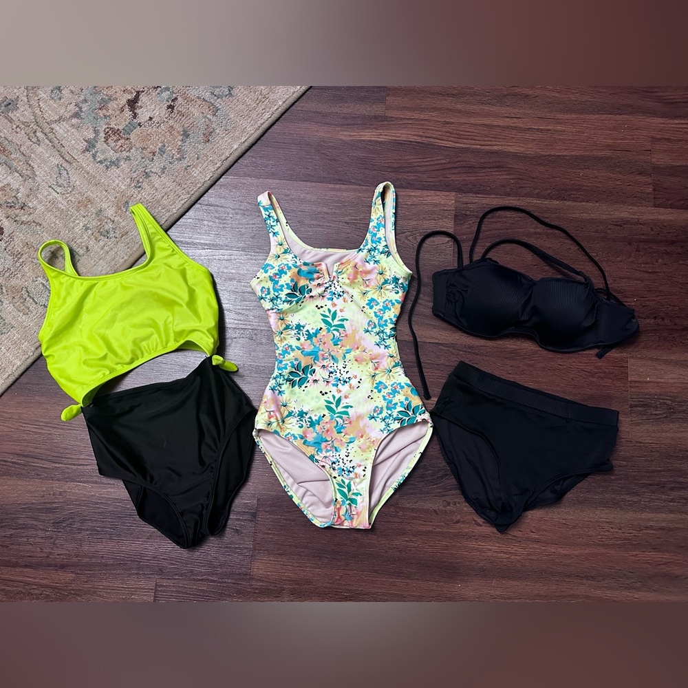 Kids swimsuit lot size 10/12